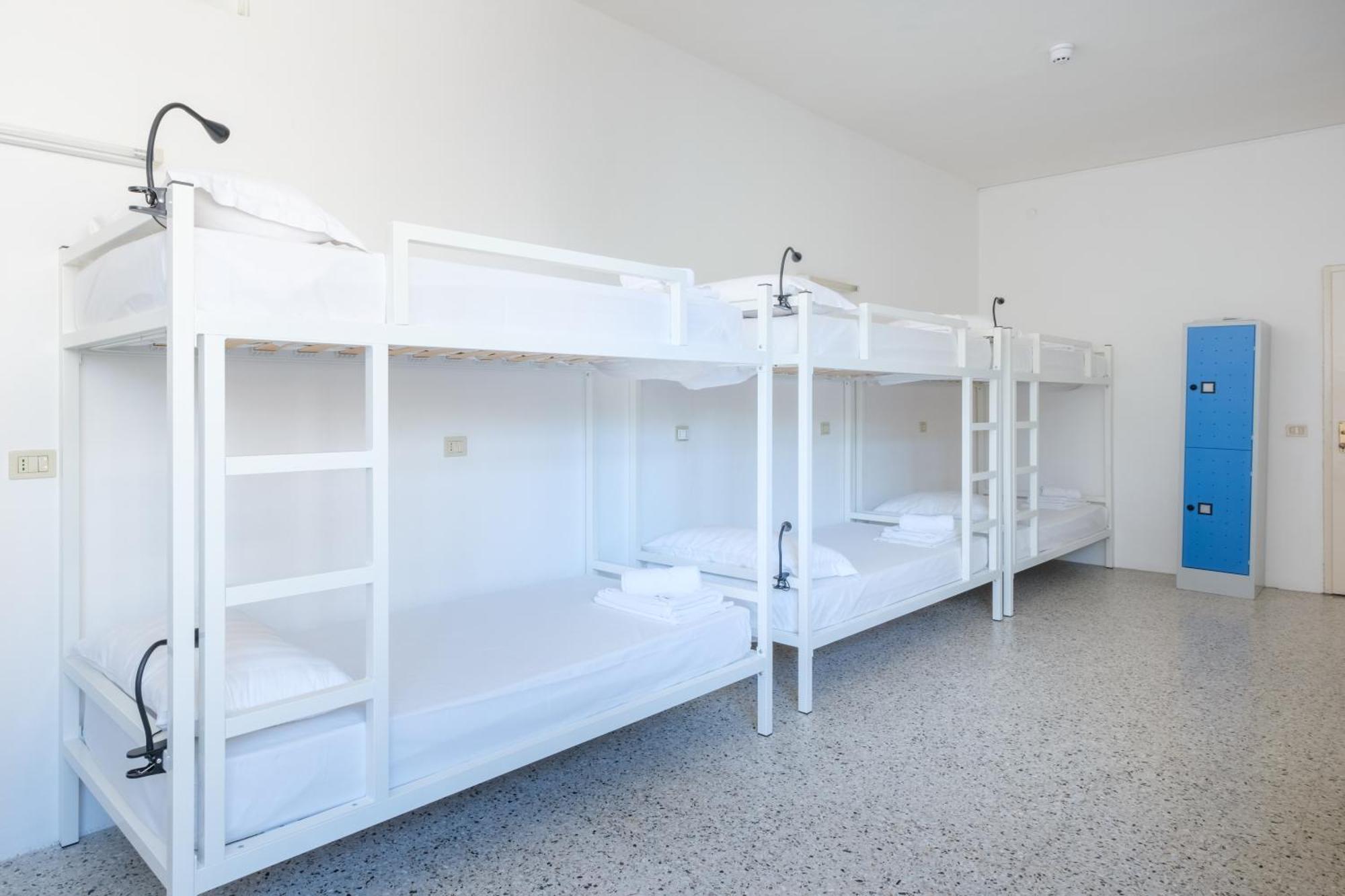Meet Hostel 切尔维亚 外观 照片