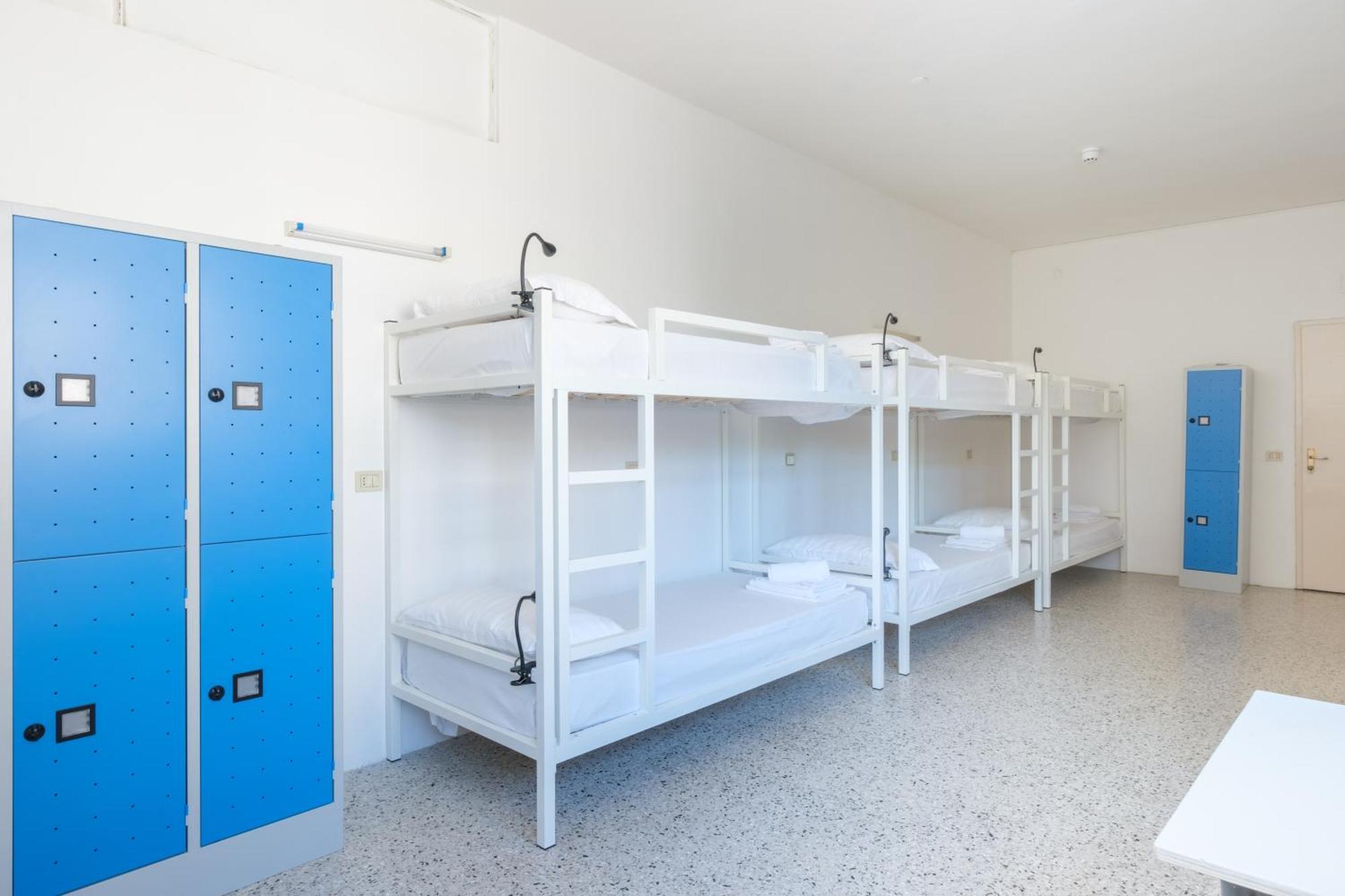 Meet Hostel 切尔维亚 外观 照片
