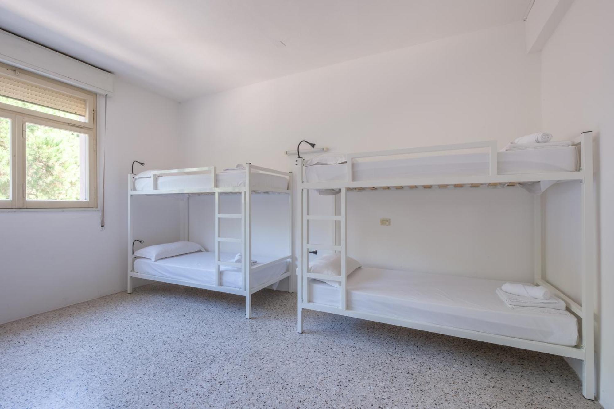 Meet Hostel 切尔维亚 外观 照片
