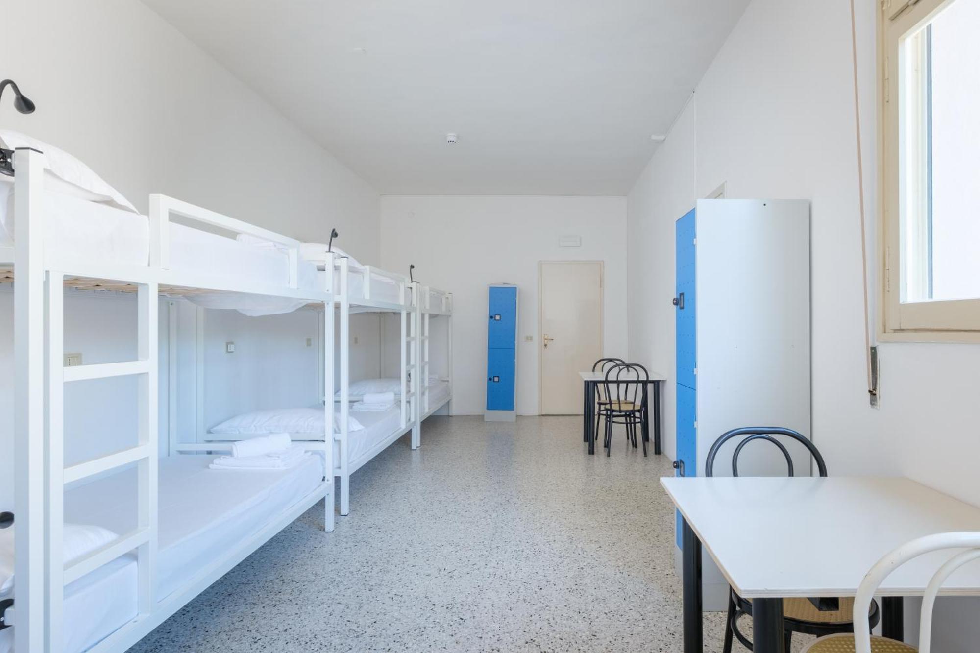 Meet Hostel 切尔维亚 外观 照片